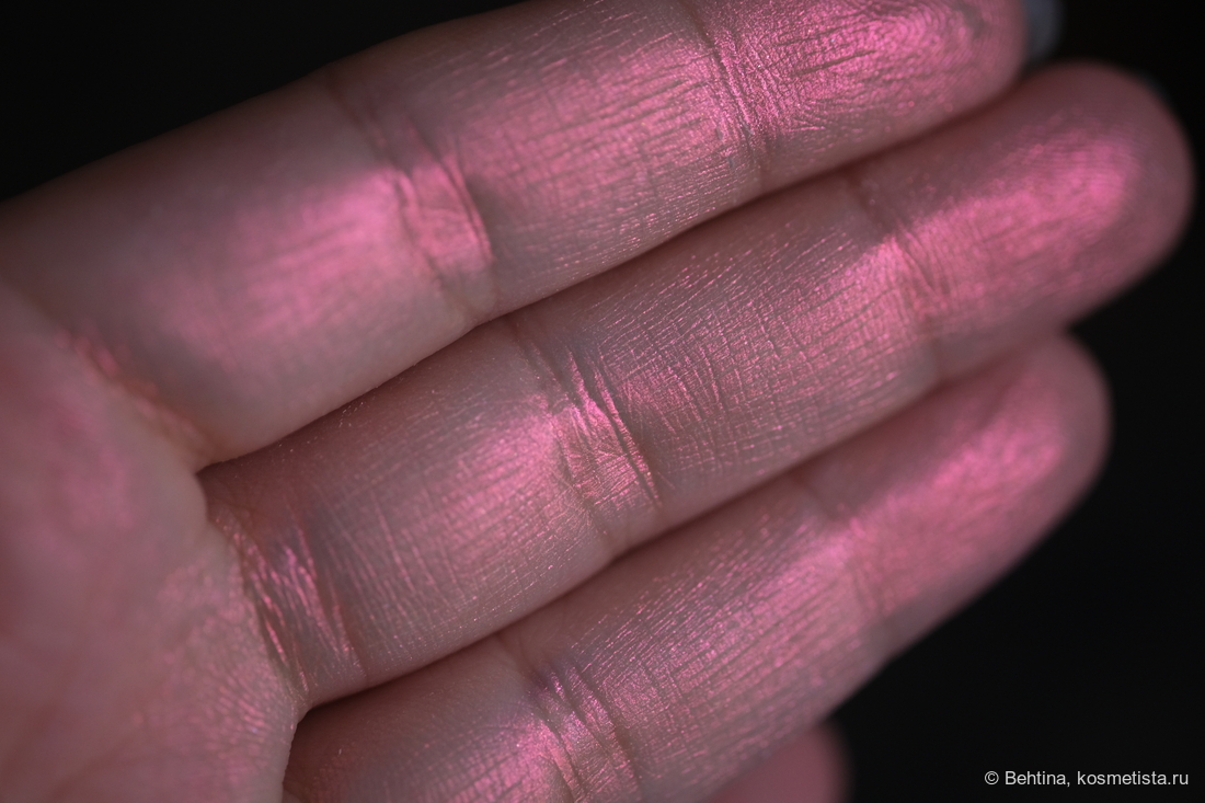 Дневной свет от окна, пасмурно