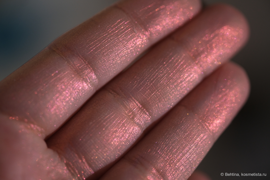 Дневной свет от окна, пасмурно