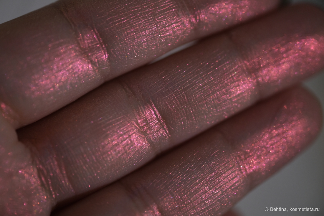 Дневной свет от окна, пасмурно