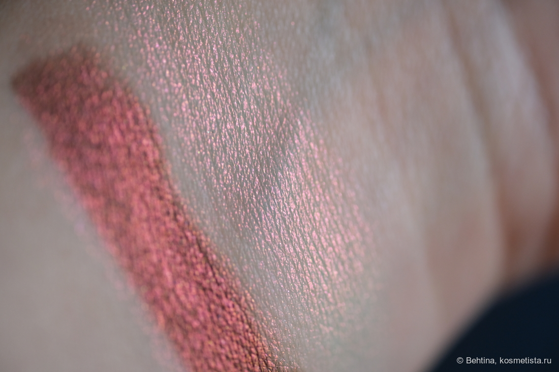 Дневной свет от окна, пасмурно