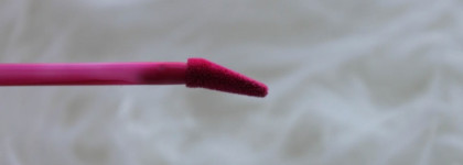 MAC Vamplify Lipgloss 'A for attitude'