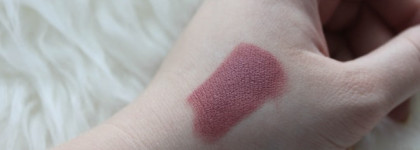 И в пир, и в мир с Divage Fashion News Pleasure & Creamy Lipstick #09