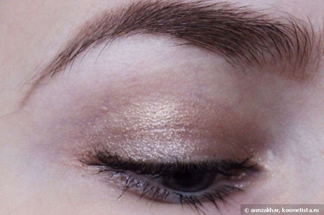 Тени для век MAC Eye shadow в оттенках Humid и Honey Lust