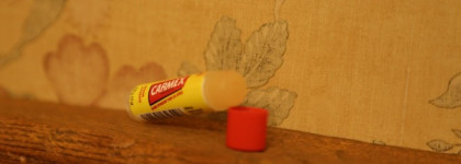 Classic Carmex Moisturising Lip Balm и Cherry Carmex Lip Balm. Как спасти губы за одну ночь