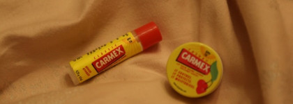 Classic Carmex Moisturising Lip Balm и Cherry Carmex Lip Balm. Как спасти губы за одну ночь
