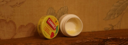 Classic Carmex Moisturising Lip Balm и Cherry Carmex Lip Balm. Как спасти губы за одну ночь