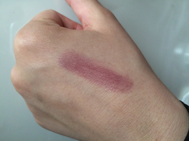 Ей я все прощу, Guerlain la petite robe noire le rouge 007 Black Perfecto