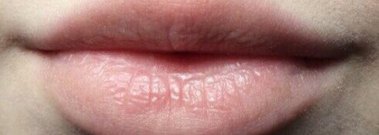 Губы, одетые в MAC The Matte Lipsticks: Diva + Chili + Russian Red