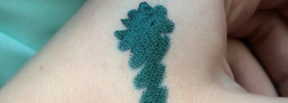 Maybelline Master Drama Khol Liner Eyeliner в оттенке Couture Green