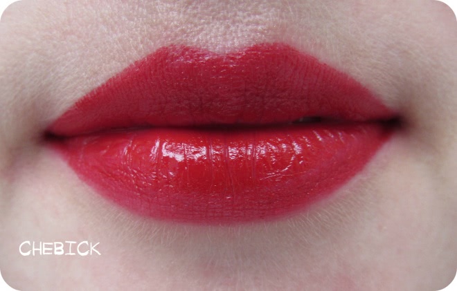 Мои творцы алых губ от Nyx- карандаш в оттенке Hot Red и помада Butter Lipstick в оттенке Mary Janes