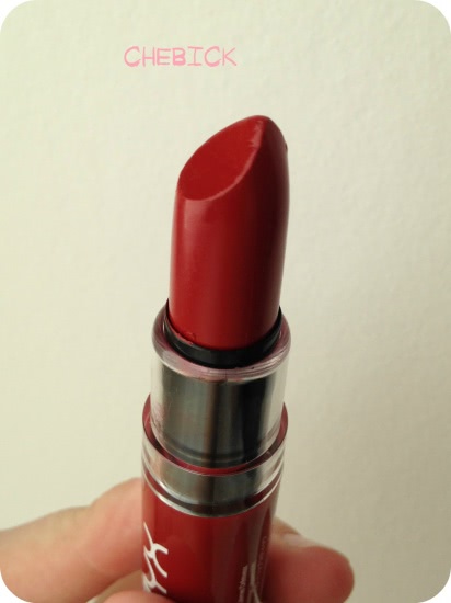 Мои творцы алых губ от Nyx- карандаш в оттенке Hot Red и помада Butter Lipstick в оттенке Mary Janes