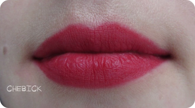Мои творцы алых губ от Nyx- карандаш в оттенке Hot Red и помада Butter Lipstick в оттенке Mary Janes