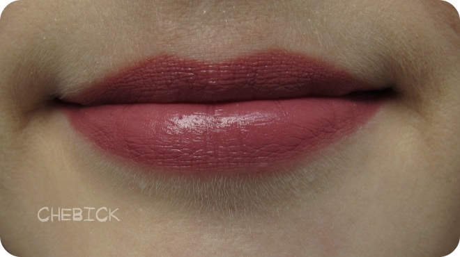 Стойкая помада для губ Essence Longlasting Lipstick в двух оттенках 06 Barely there и 07 Natural beauty