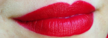 Продукты для губ из серии MAC Isabel & Ruben Toledo: Matte Lipstick в оттенках Opera и Barbecue; Lipglass в оттенке Sin