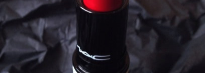 Продукты для губ из серии MAC Isabel & Ruben Toledo: Matte Lipstick в оттенках Opera и Barbecue; Lipglass в оттенке Sin