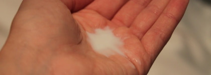 Я в замешательстве. Очищающий пенящийся крем Uriage Creme Lavante