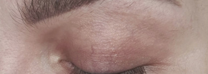 Утренняя роса. Матовые тени для век Laura Mercier matte eyeshadow в оттенке morning dew