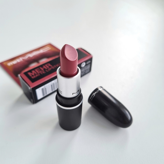 Вот что я люблю: матовая помада MAC Lipstick в оттенке Mehr