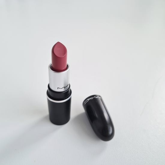 Вот что я люблю: матовая помада MAC Lipstick в оттенке Mehr