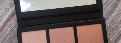 Космическое сияние с палеткой хайлайтеров MAC Hyper Real Glow
