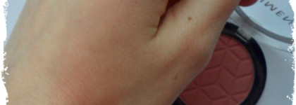 Шелковистые матовые Lumene Touch of Radiance №30. Позволь естественности прикоснуться к твоей коже