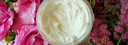 Питание в кубе с натуральным кремом для тела Meela Meelo "Бархат в банке"