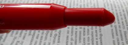 Одно из любимых средств для макияжа губ в моей косметичке - Chubby Stick от Clinique в оттенке Two Ton Tomato