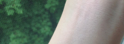 Хайлайтер от Nyx: Duo Chromatic Illuminating Powder