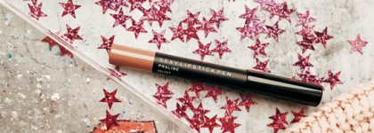 Sexy Lipstick Pen Velvet: помада-карандаш Romanovamakeup в оттенке Praline