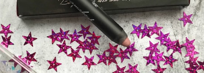 Sexy Lipstick Pen Velvet: помада-карандаш Romanovamakeup в оттенке Praline