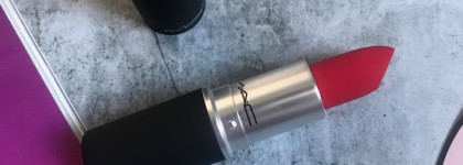 MAC Powder Kiss Lipstick в оттенках 301 и 315