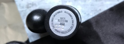 MAC Little Mini Lipstick #Russian Red: прекрасный "русский красный"