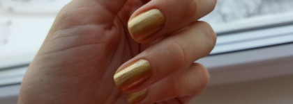 Золото на кончиках пальцев с CND Vinylux Brass Button #229