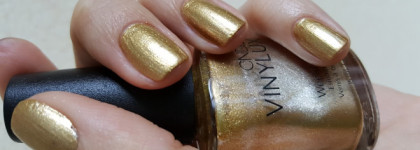 Золото на кончиках пальцев с CND Vinylux Brass Button #229