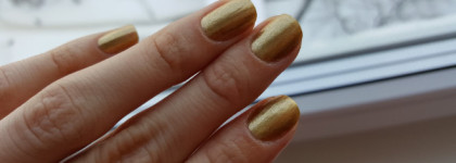 Золото на кончиках пальцев с CND Vinylux Brass Button #229