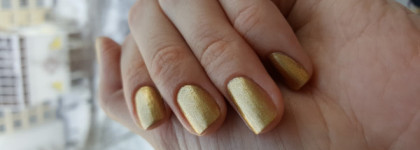 Золото на кончиках пальцев с CND Vinylux Brass Button #229