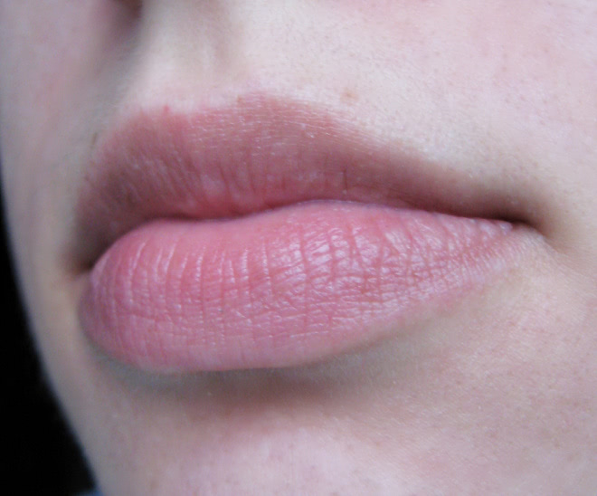 Нюд для беспроблемных губ. Maybelline Intense Velvet Lip Pencil Color Drama #630 Nude Perfection