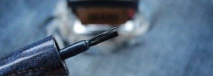 Идеальный лак для любителей песочных текстур и...джинсов. Konad Jeans Collection в оттенке Midnight Blue Jeans