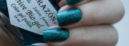 Два представителя линейки Large Hologram: Kryptonite и Nymph​, а так же их сочетание в дизайне с трафаретами №K-ns-15. Красота да и только