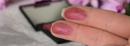 Один из самых удачных "румяных" продуктов - Sleek MakeUp Blush в оттенке Pomegranate #923