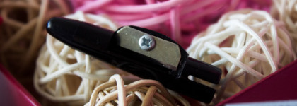 Потрясающе красивый холодный нюдовый карандаш за три копейки - Eveline Max Intense Colour в оттенке 18 Light Plum