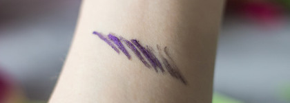 Любимая цветная подводка: Essence Metal Art Lip&Eye Liner в оттенке 02 you're mermazing