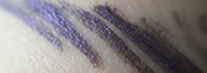 Любимая цветная подводка: Essence Metal Art Lip&Eye Liner в оттенке 02 you're mermazing