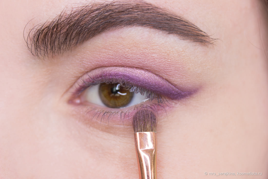 Фиолетовый макияж с фиолетовыми стрелками