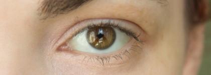 Успеть купить: Becca Under Eye Brightening Corrector в оттенке Light to medium