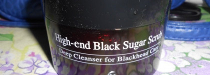 Превращаем метафору в реальность, а кожу в шелк с сахарным скрабом The Skin House High-End Black Sugar Scrub