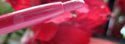 Автоматический карандаш для контура губ Yves Rocher Couleurs Nature в оттенке 32 Малиновый