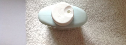 Мягкое очищение чувствительной кожи, склонной к появлению акне с очищающим кремом Avene Cleanance