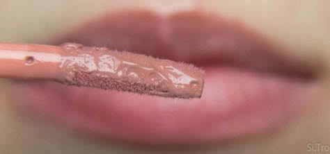 Праздничный наряд для губ с Sleek matte me birthday suit
