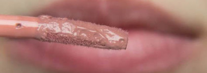 Праздничный наряд для губ с Sleek matte me birthday suit